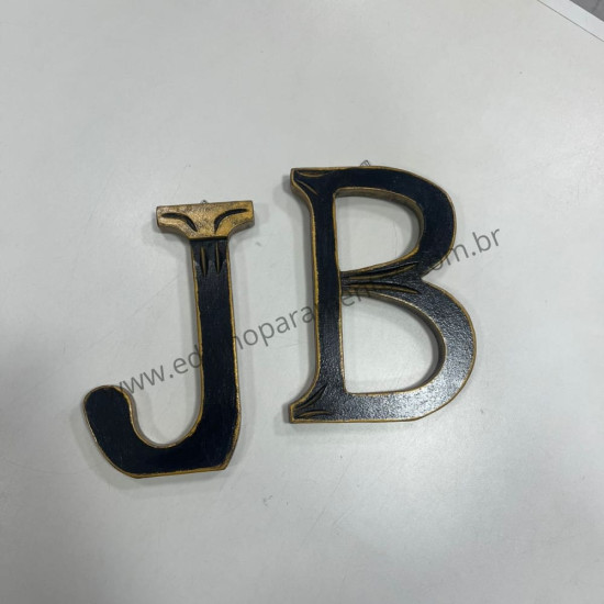 Letras J B em MDF